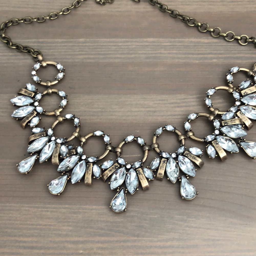 Diamond-like statement necklace